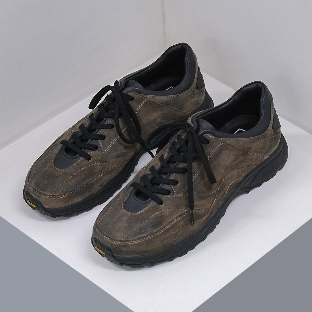 DAY-THREE Dirty brown