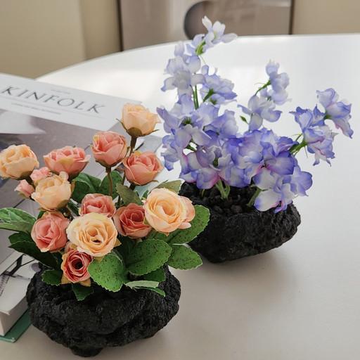 돌담위에 꽃🌷돌화분 조화꽃 꽃장식 꽃오브제 꽃화분