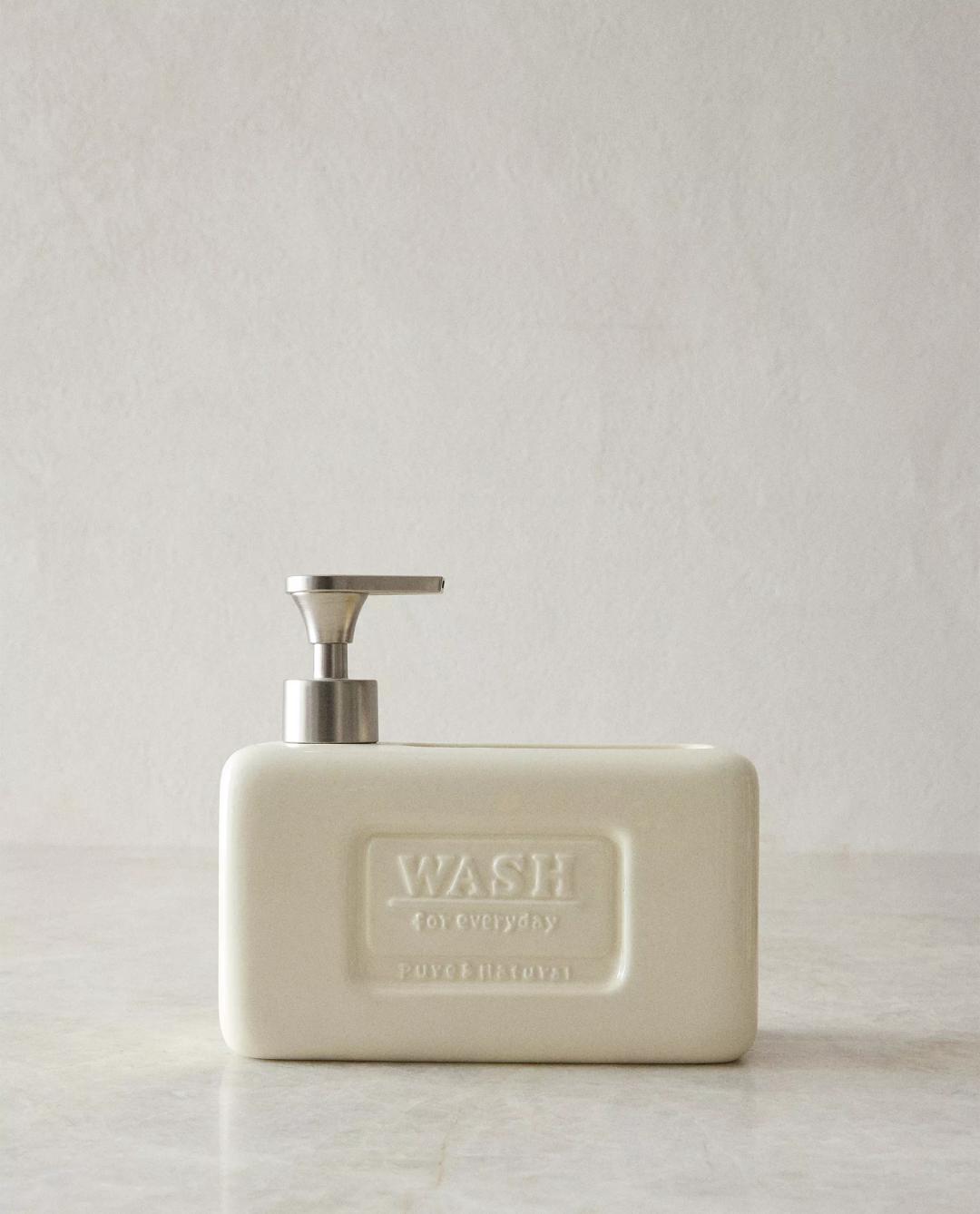 보관 공간이 있는 주방 세제 디스펜서