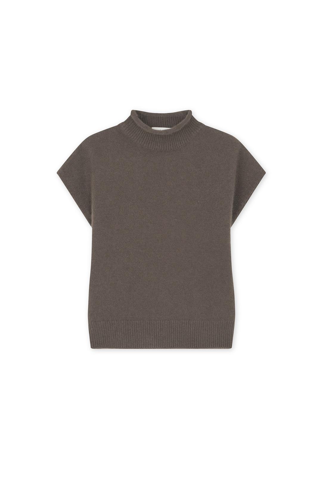 아일라 라쿤 캡 슬리브 니트 브라운