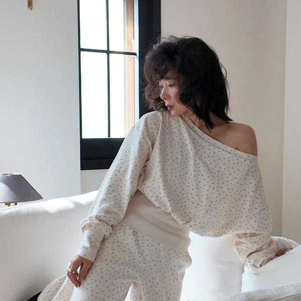 아이 오프숄더 티