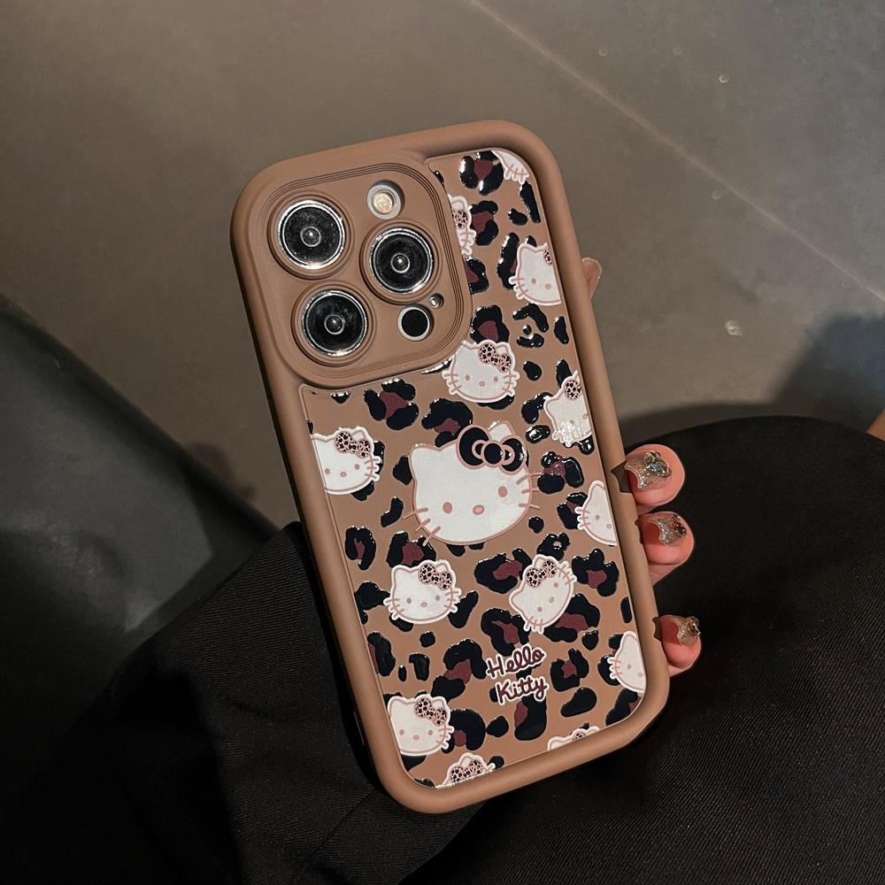헬로키티 호피무늬 브라운 충격방지 힙한 아이폰15프로 케이스