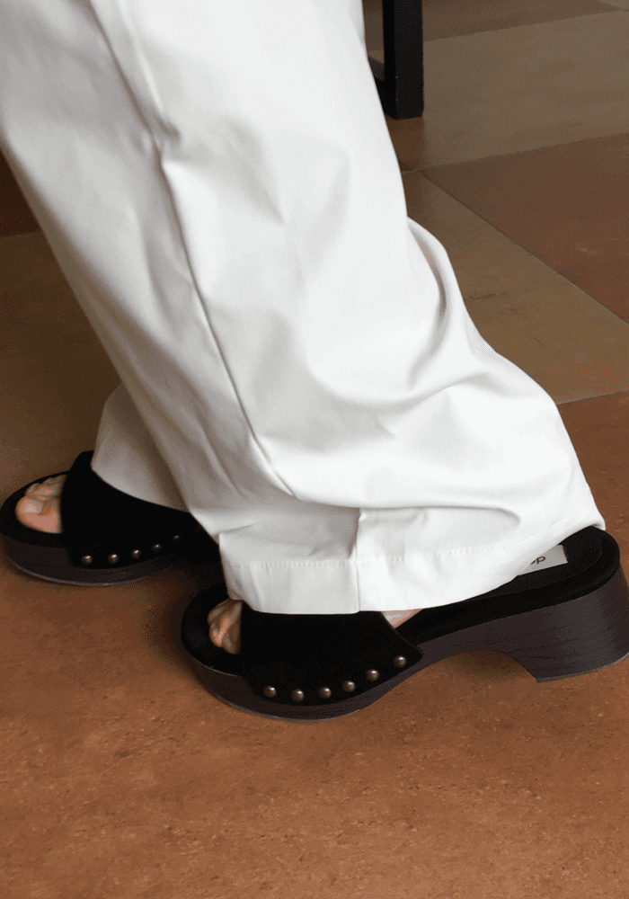 (5cm) 스웨이드 우드 스터드 샌들