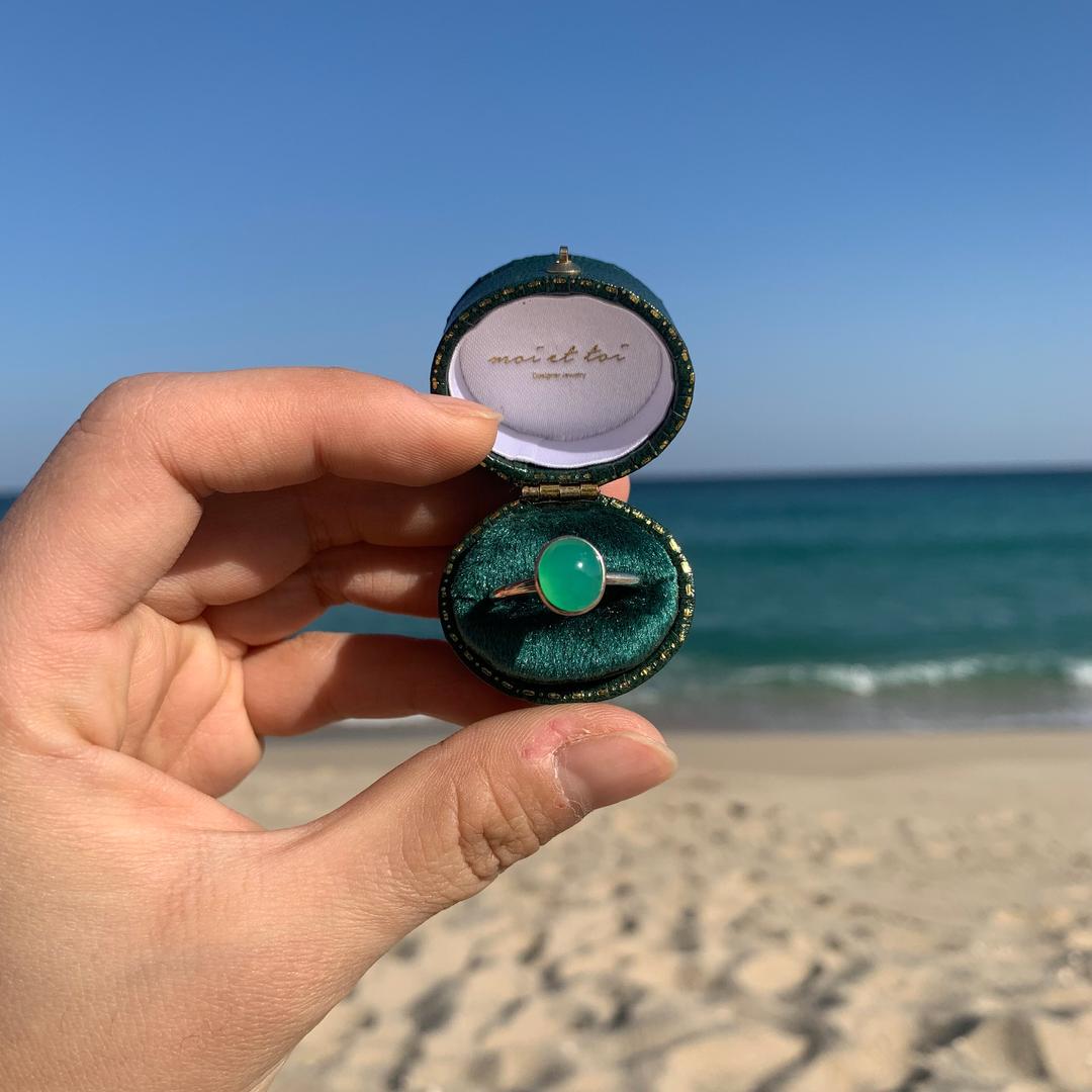 classic line / chrysoprase