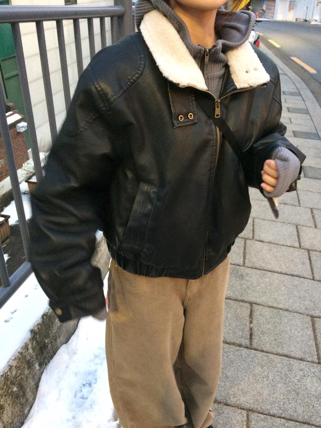 [블랙만 재진행] 투 버튼 밍크 하이넥 숏 무스탕 (2 color)