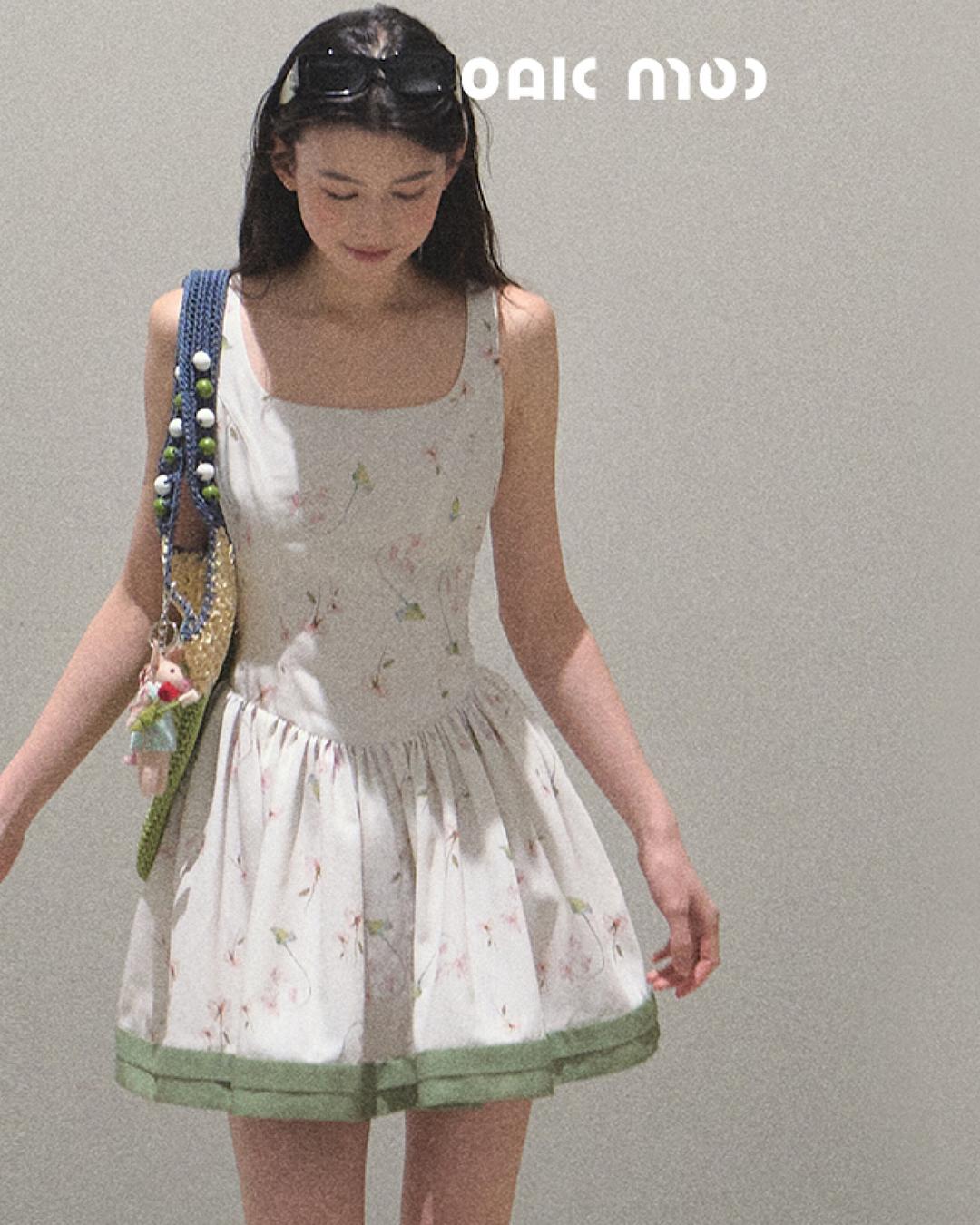오크무 OAKMOO 피크닉 노트 플라워 베스트 드레스