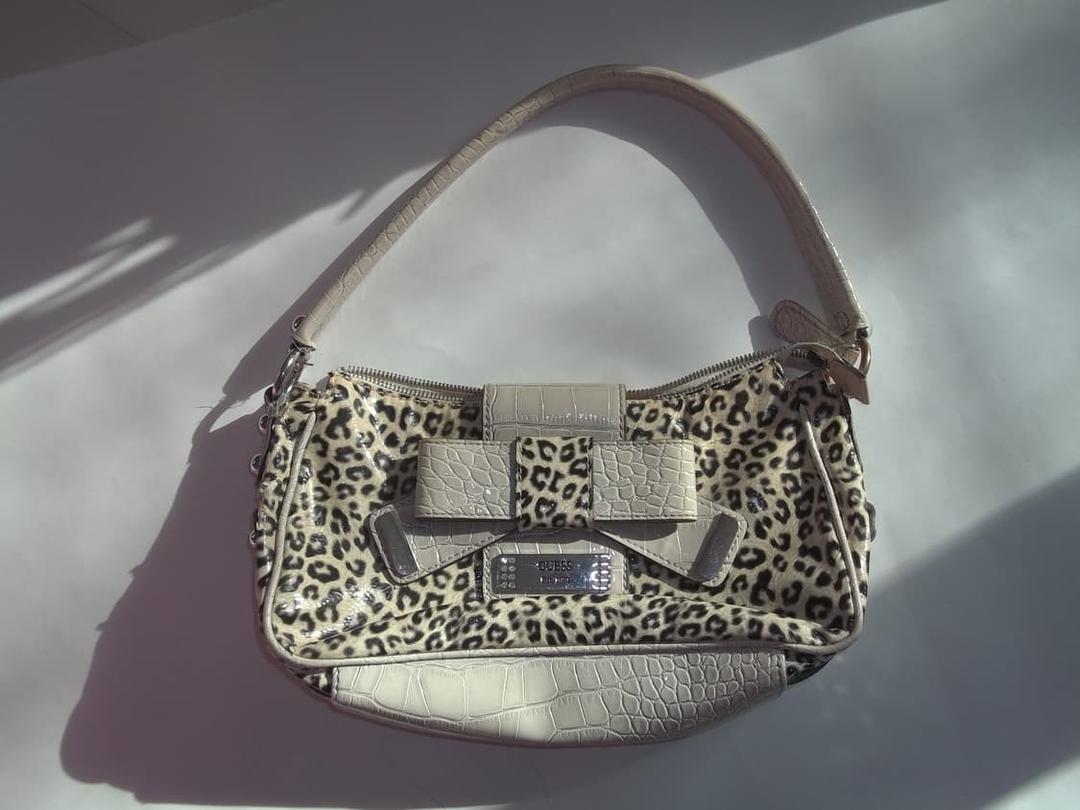 Guess y2k 빈티지 숄더백 | 후루츠패밀리