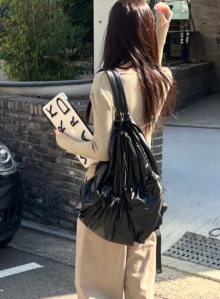 [10/22 할인종료] 글로시 블랙 백팩