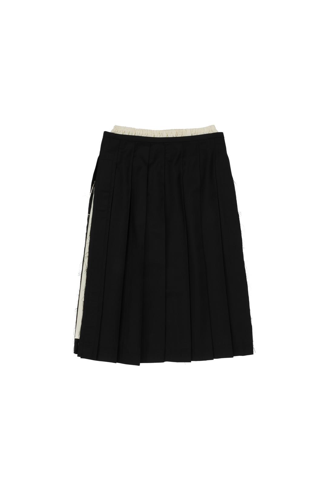 SIDE OPEN PLEATS SKIRT, BLACK