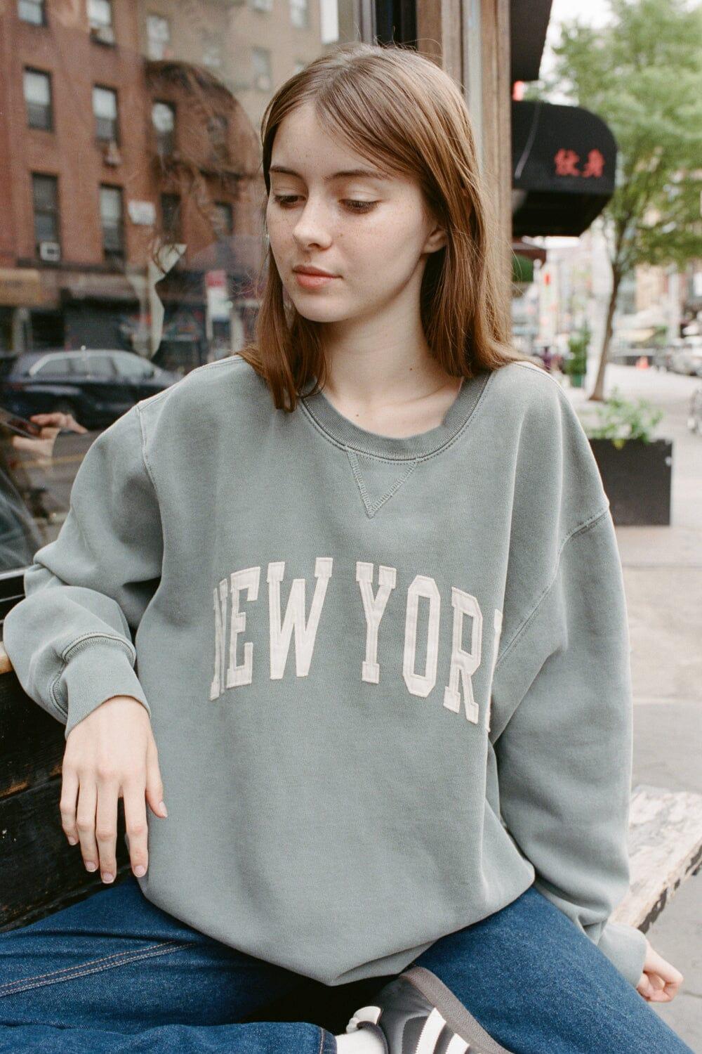 Erica New York Sweatshirt - Sage Green / Oversized Fit