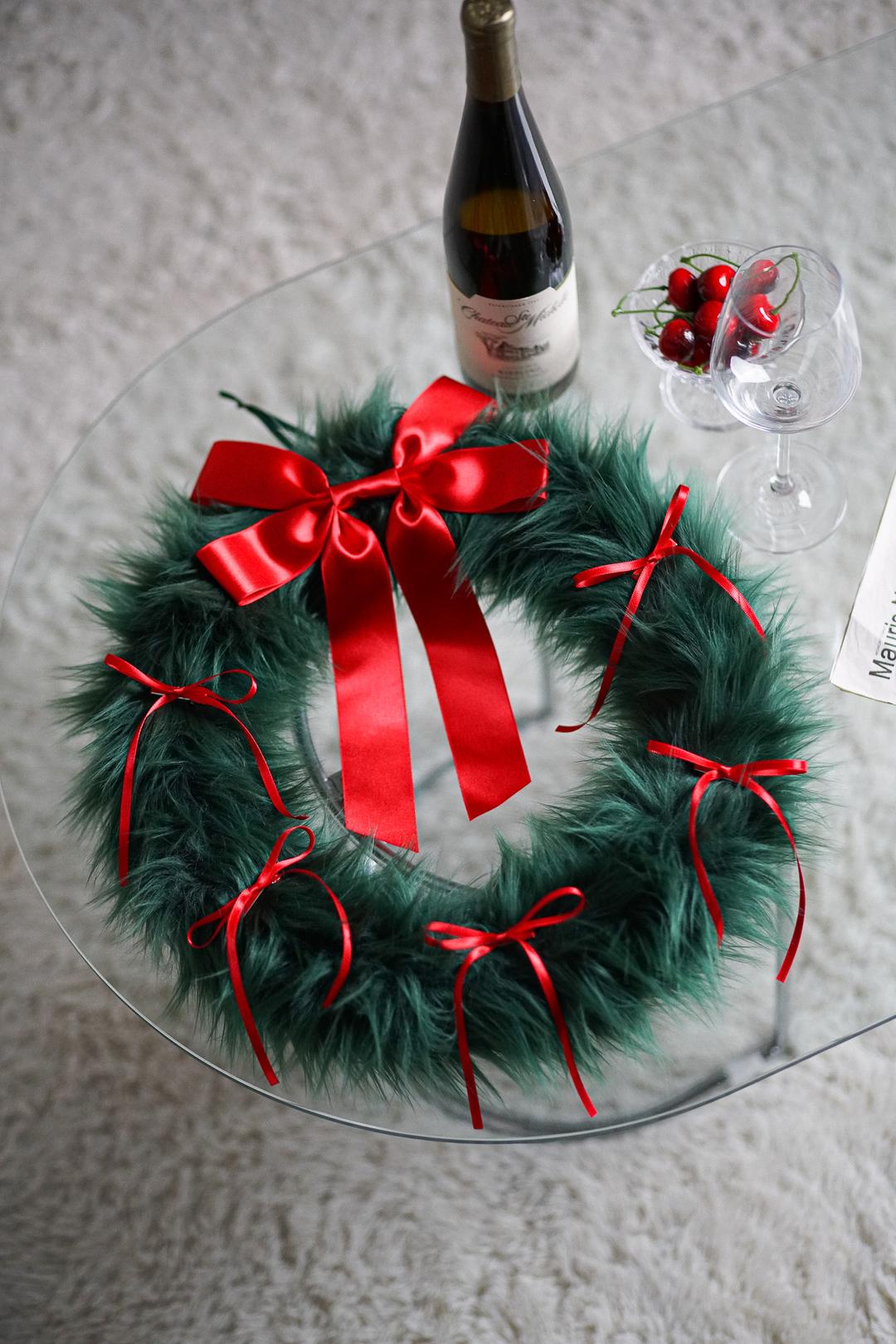 FURRY RIBBON WREATH - M (GREEN/RED)