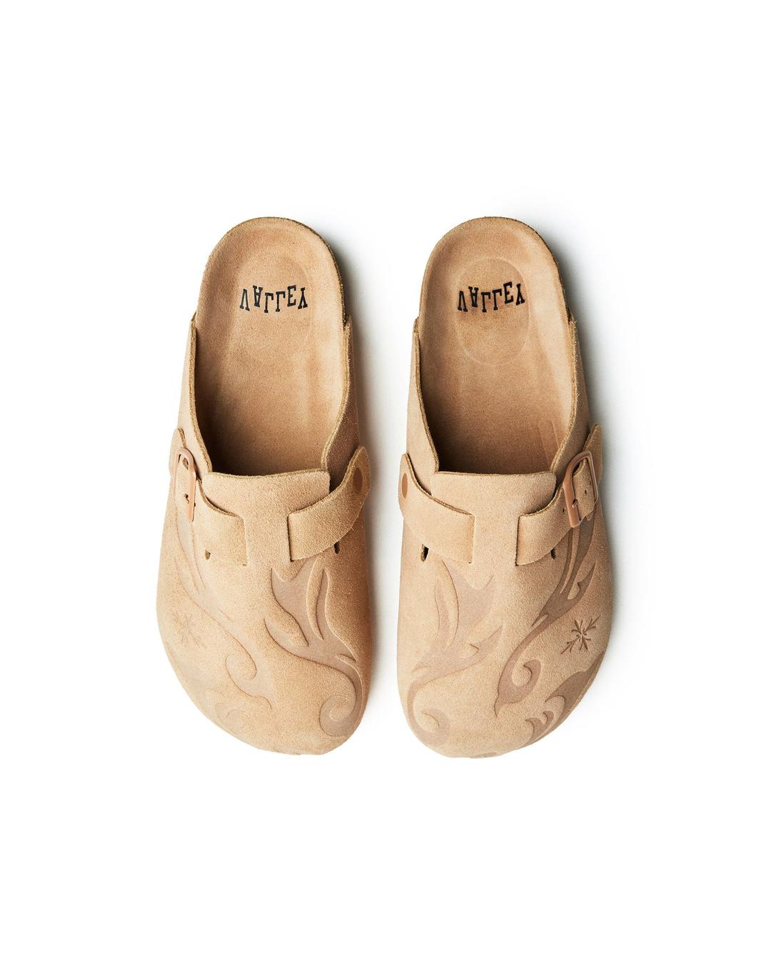 TOBACCO CLOGS