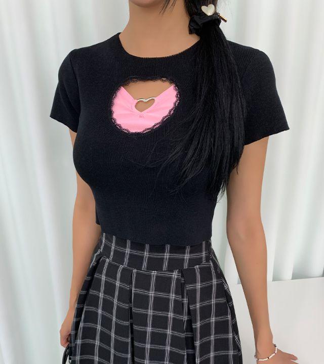 #하트링 #유니크 #키치 본테르티 여름반팔 반팔니트 쫀쫀 크롭반팔 데일리룩 하이틴 데이트룩 꾸안꾸 트임티 캐쥬얼룩 발레코어 러블리 블랙니트 레이스니트 걸리쉬 신상 체형커버