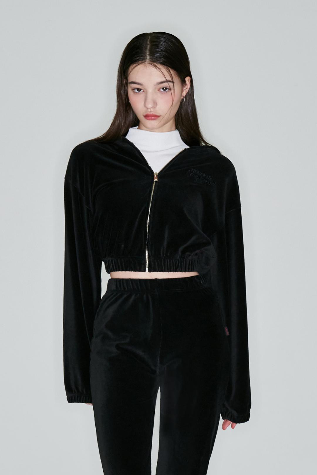 22FW02AW003 시그니처 엠브로이드 벨루아 크롭 후드 집업 (블랙)