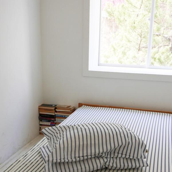 [MATTRESS COVER] NAVY STRIPED COTTON
