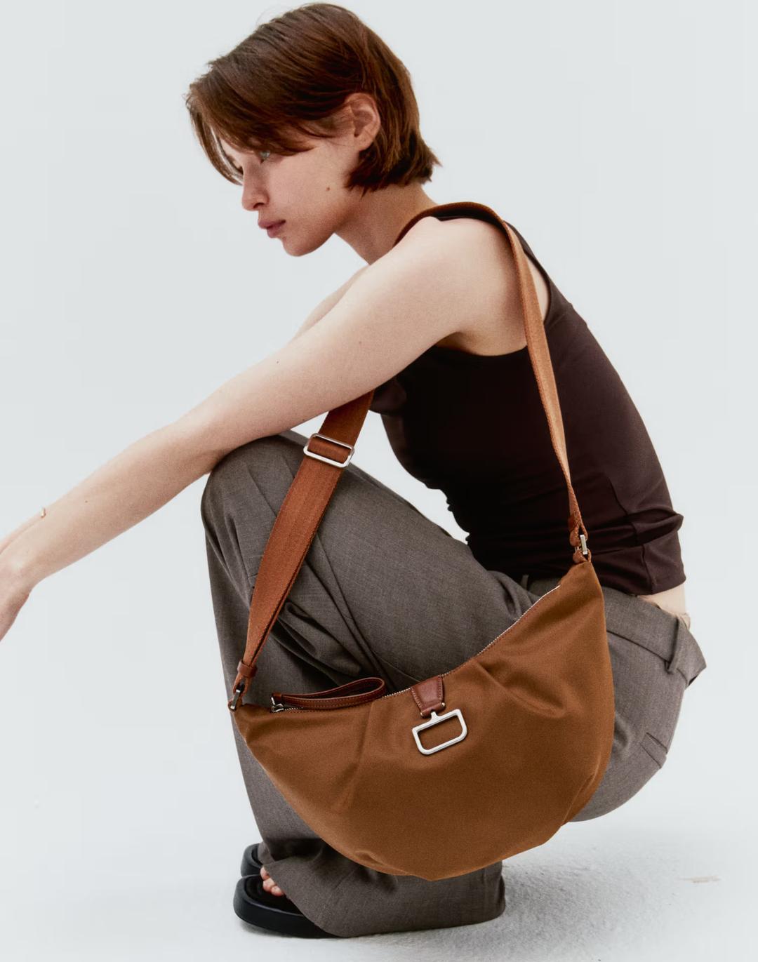 [서머시즌오프][버크파크] 브라운 버클장식 가죽배색 나일론 크로스백