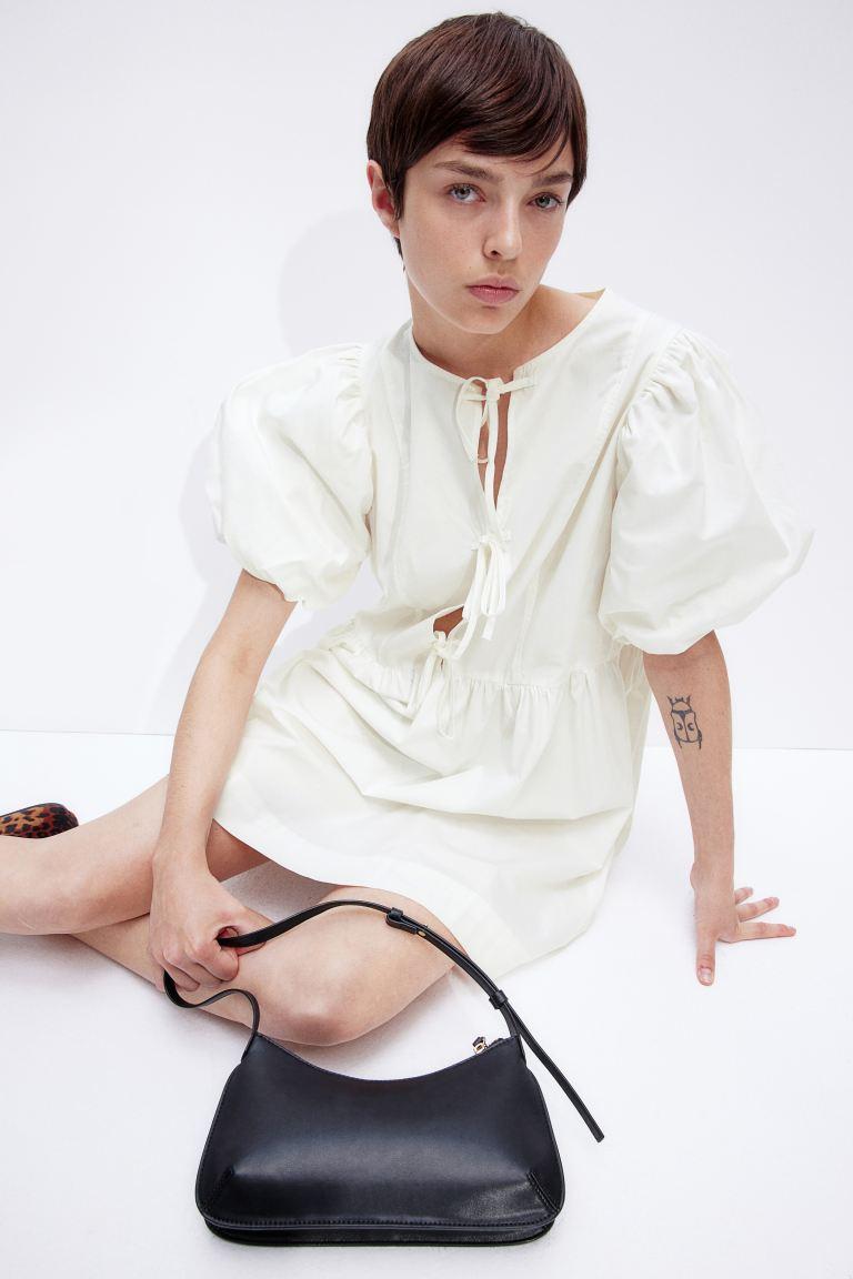 타이 디테일 퍼프 슬리브 드레스