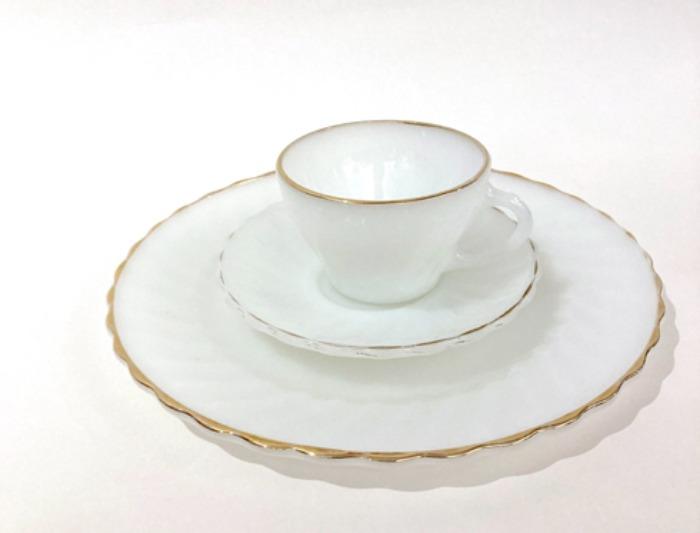 [U.S.A]60s Fire-King milk glass coffee cup & saucer set.