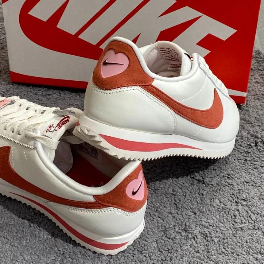 나이키 코르테즈 발렌타인데이 화이트 레드 스니커즈 FZ5167-133