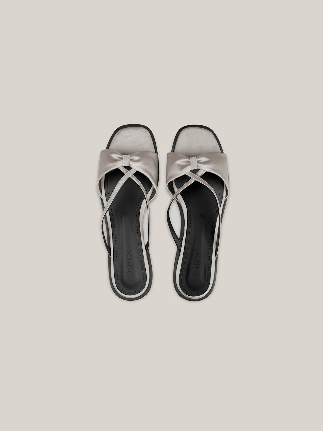 RIBBON SATIN FLIP FLOP [ PALE GRAY ]