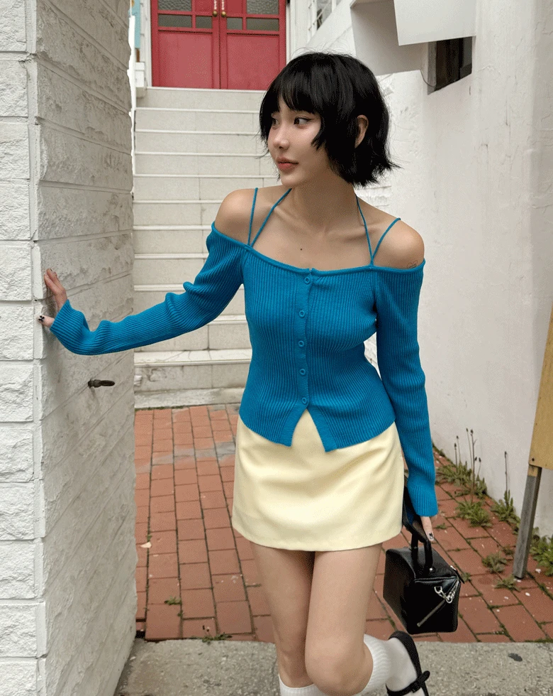 데킨 오프숄더 니트