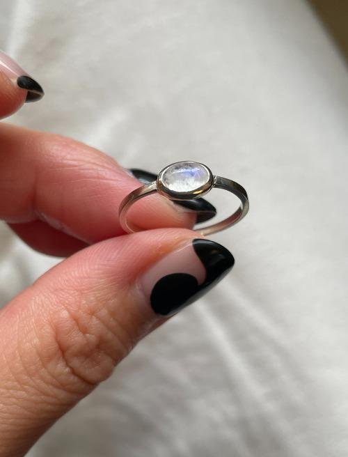타원 문스톤 반지 oval moonstone ring