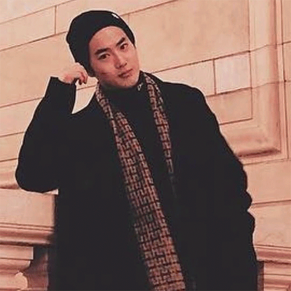 [수호,시우민,모모,정연,하성운, 착용]DXOH LOGO TURTLENECK