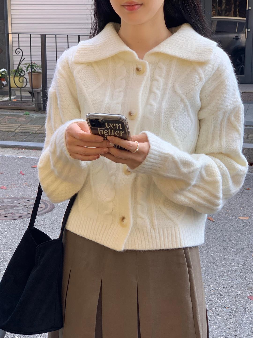 르아느 [갓성비‼️/MDpick✨] 하이 꽈배기가디건 크롭 카라 케이블니트