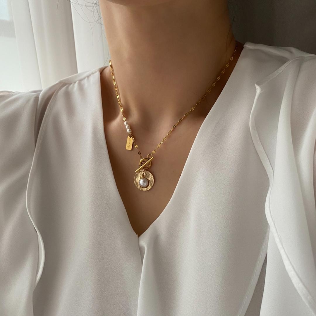 Acer rojo ii 써지컬목걸이 빈티지 진주 코인 토글바 목걸이