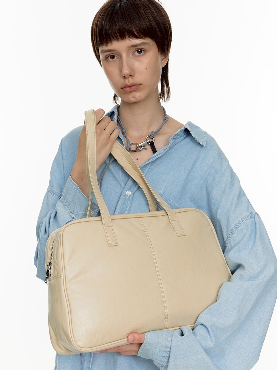 Trapezoid Pillow Shoulder Bag (beige)
