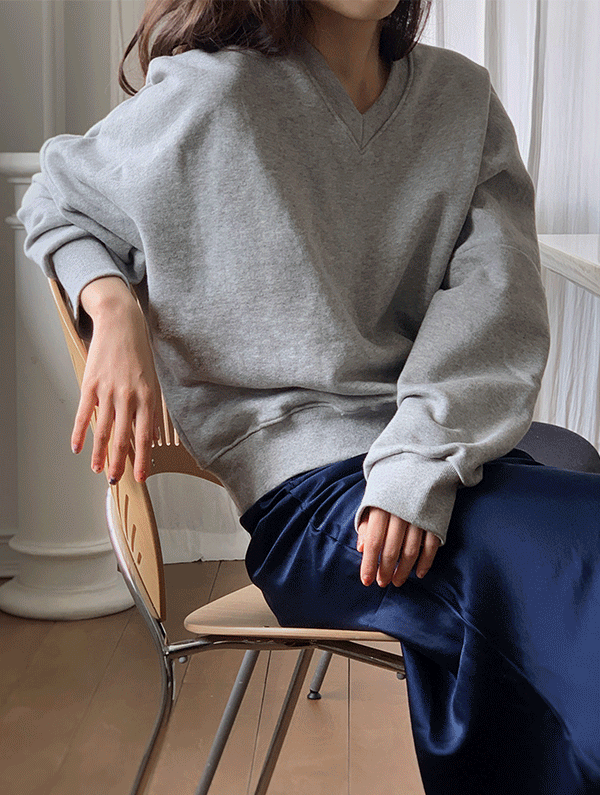 Oden v-neck sweatshirt