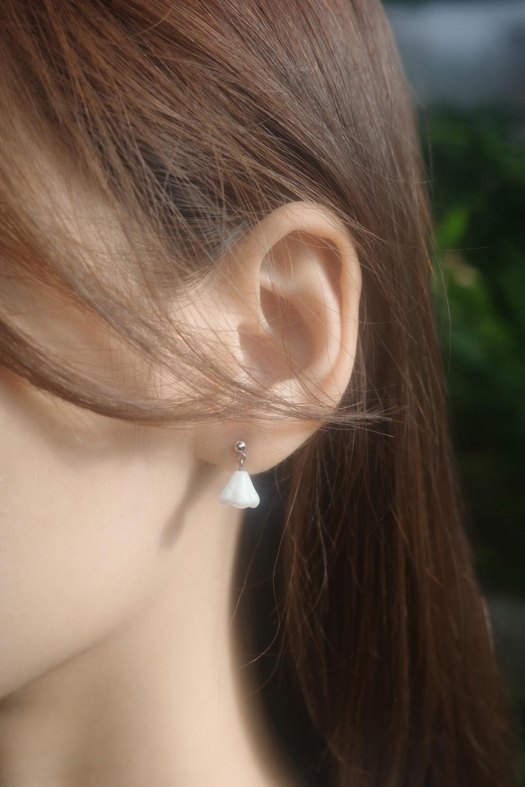 ​​[2nd] Blanc Lily Earrings