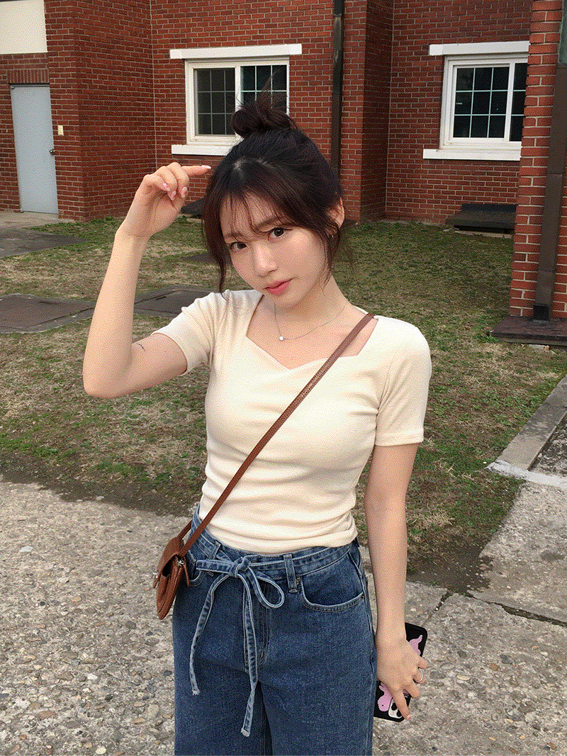 디어바이미 피크닉 하트넥 반팔 티셔츠