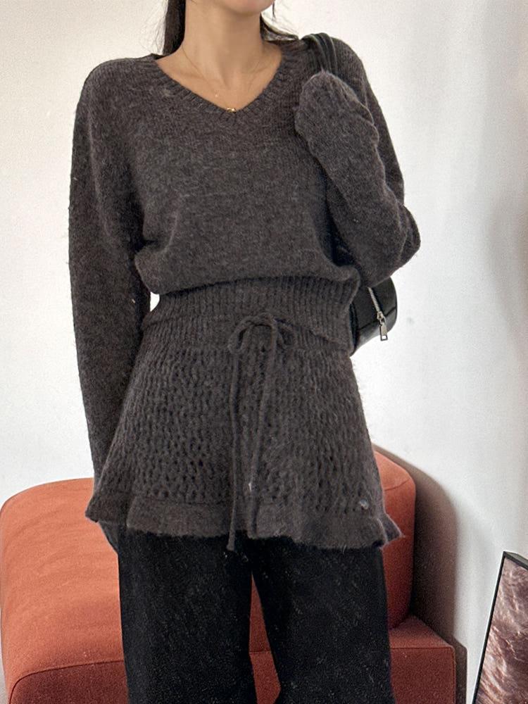 꼬모 브이넥 크롭 울 니트 그물 짜임 A라인 스커트 투피스 세트