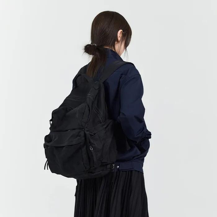 TRANSFORMABLE UTILITY POCKET BACKPACK (MEDIUM) BLACK
