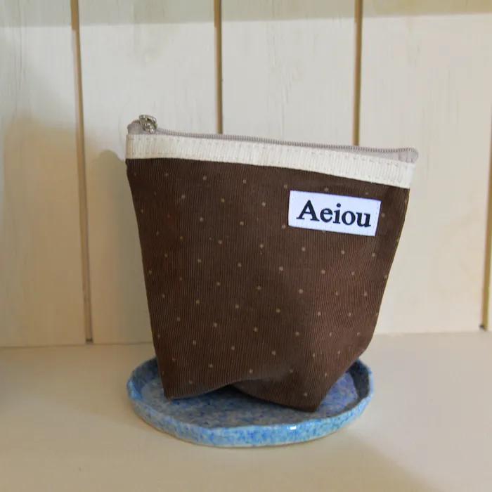 Aeiou Basic Pouch (M size) Little Dot Mocha Latte