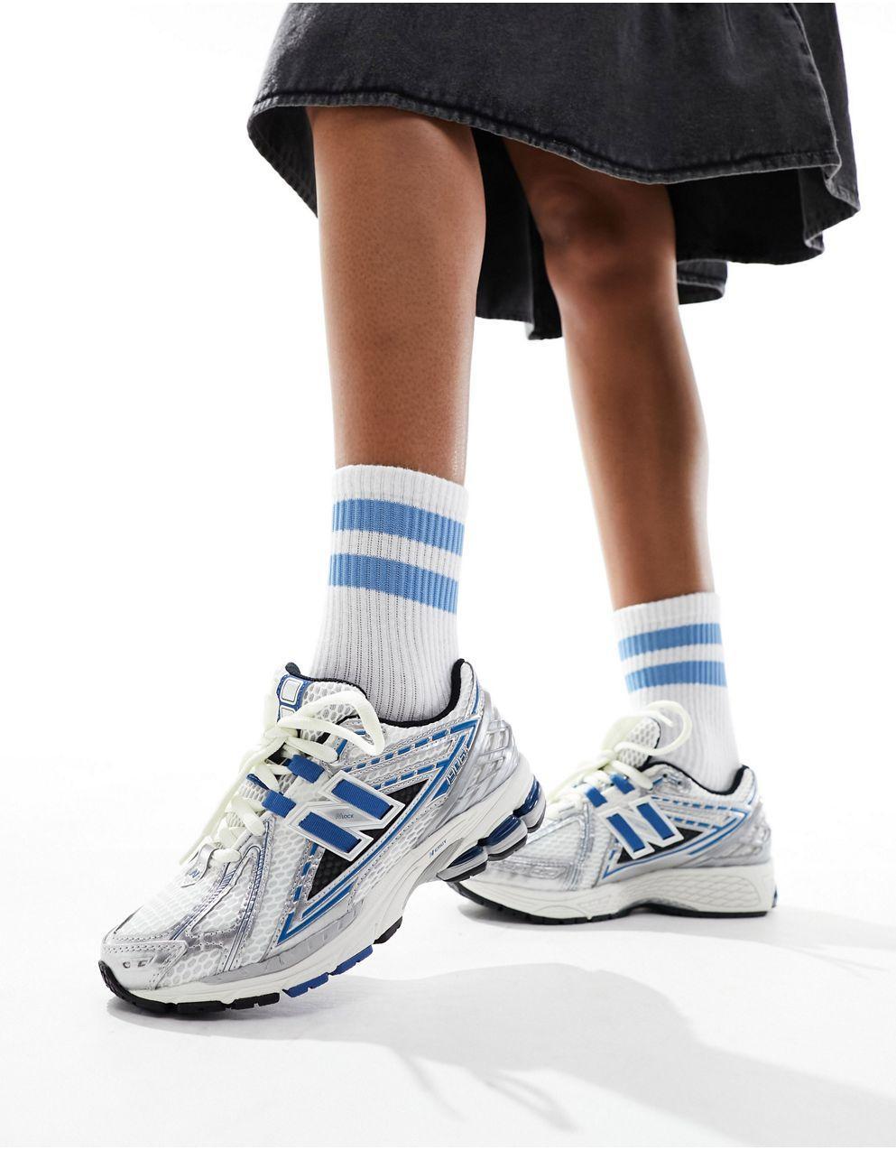 실버 및 블루 New Balance 1906 스니커즈
