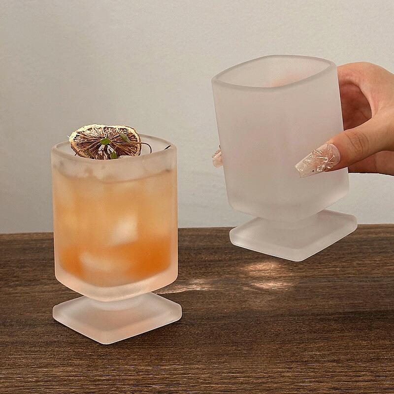 【楽天市場】「SNSで話題」高級感漂う すりガラスコップ 美しい脚付グラス 日本酒 ゴブレット おしゃれ 四角形 ワイングラス 玉足 すりガラス  ウイスキー グラス  ワイン シャンパン ガラス食器 ジュース コーヒー お茶 コップ 大吟醸 梅酒 プレゼント 誕生日 贈り物 Kiyokyou：スマイルフォーエバー楽天市場店