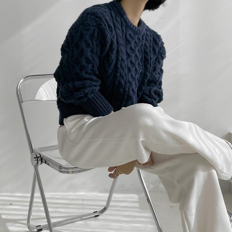 루즈핏 케이블 꽈배기 도톰니트