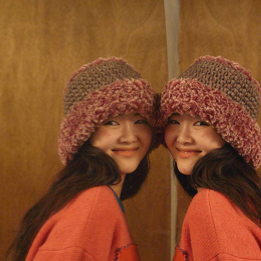 NEW FURRY HAT BURGUNDY