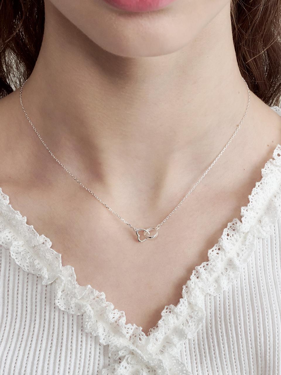 앵브록스 heart link necklace