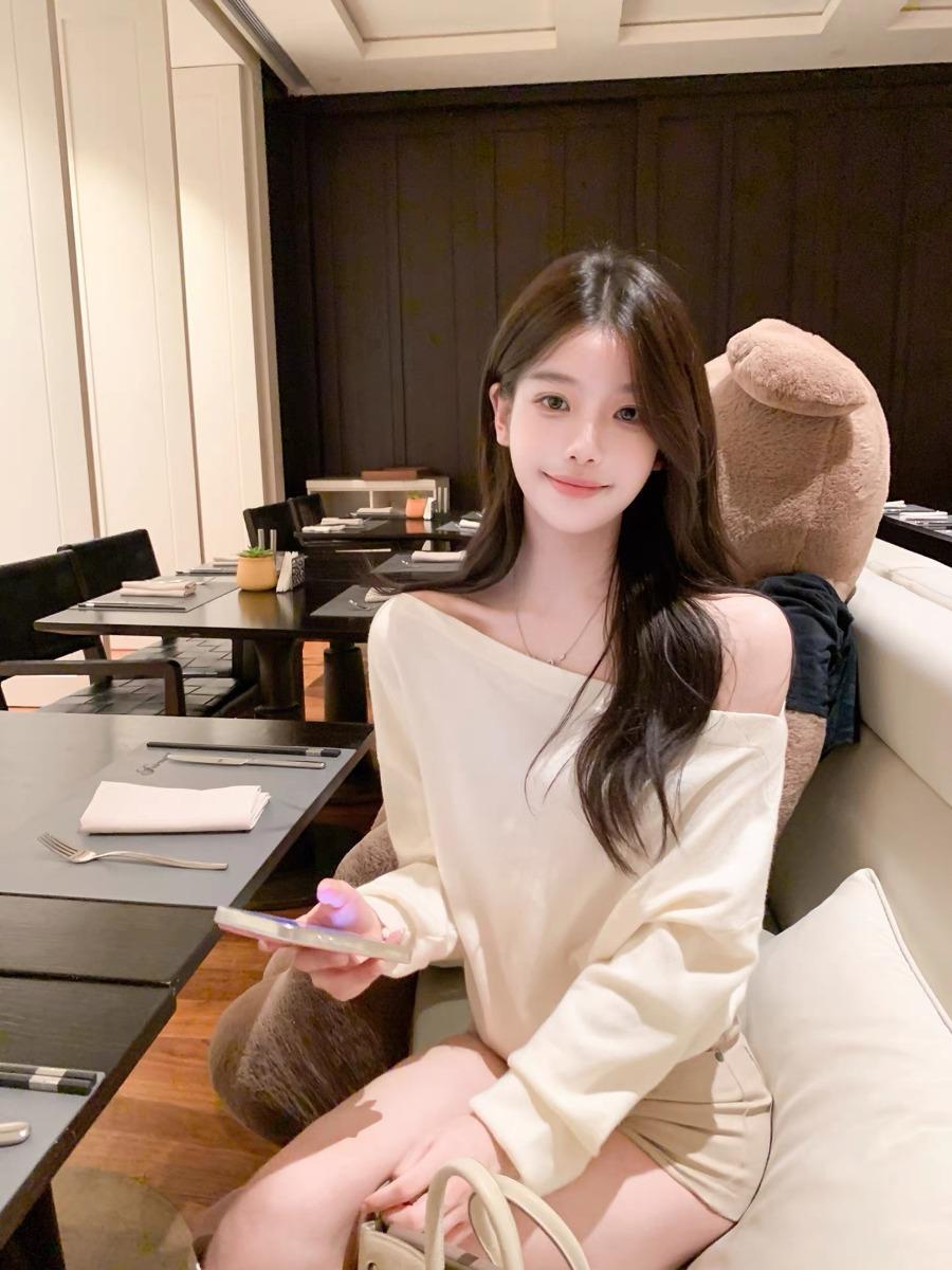 밀크티 디자이어 숄더 얼리 어텀 니트