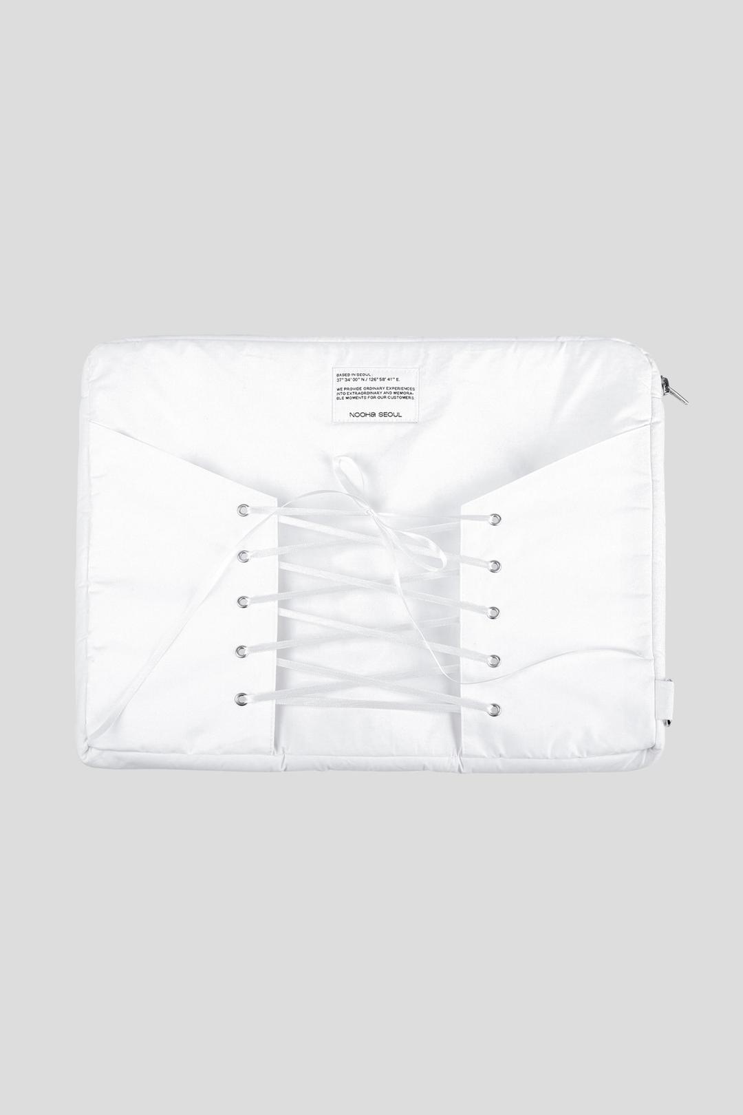Eyelet Strap Laptop Pouch_White