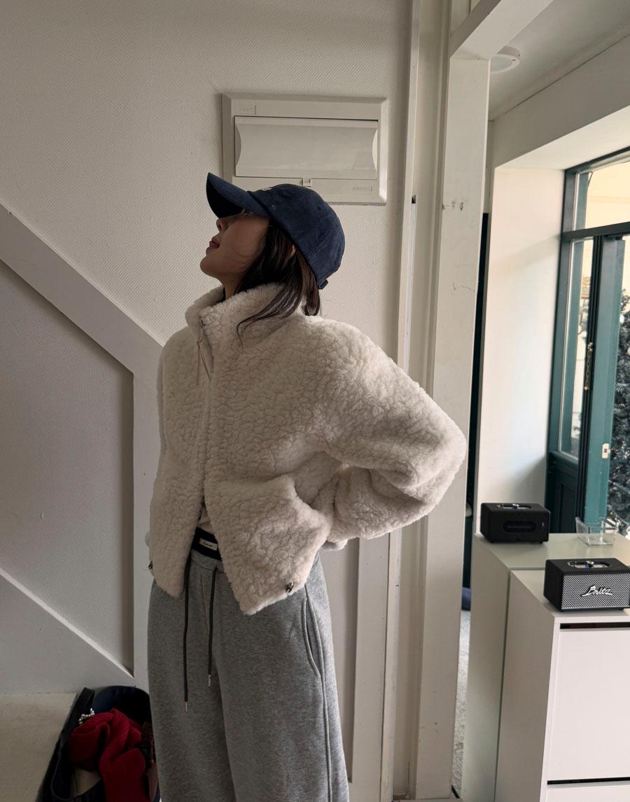 몽글 하이넥 퍼무스탕