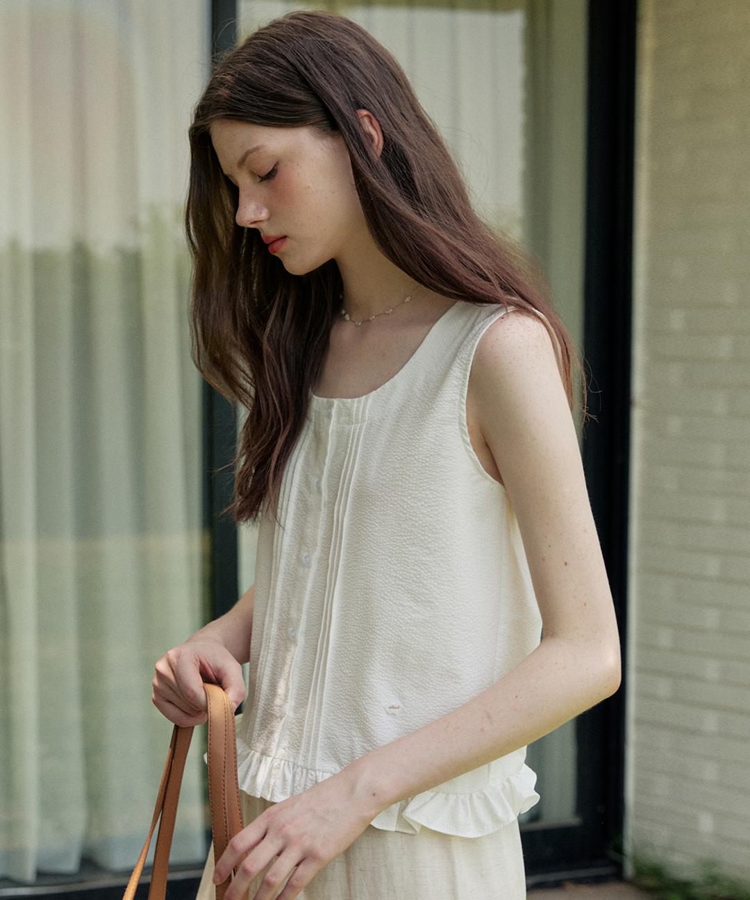 어다울 [S사이즈 7/24 예약배송] Seersucker pintuck line sleeveless blouse - white