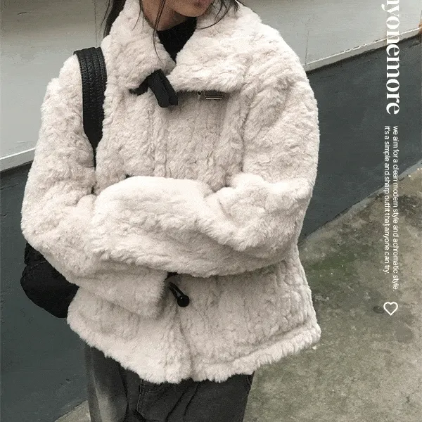 [고퀄🤍] 리컨 더플 버클 떡볶이 퍼 자켓 (2color)