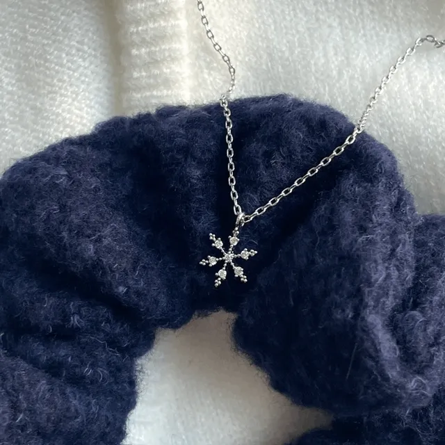 [*오늘출발/시즌오프30%] 스노잉 눈꽃 겨울 큐빅 써지컬 목걸이 선물 (2color)