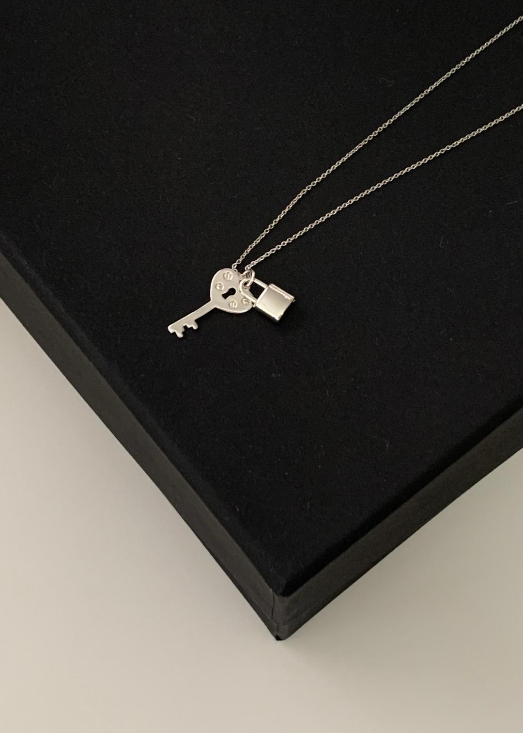 pony necklace