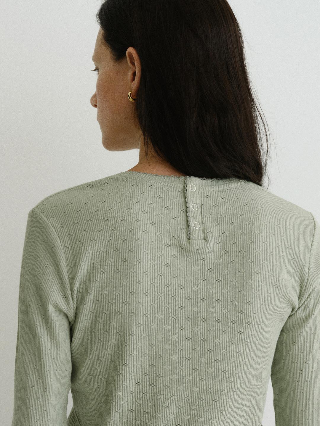 Eyelet back button t-shirt_3colors