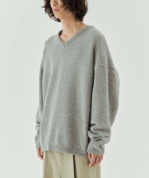 오버사이즈 브이넥 니트 (멜란지 그레이)